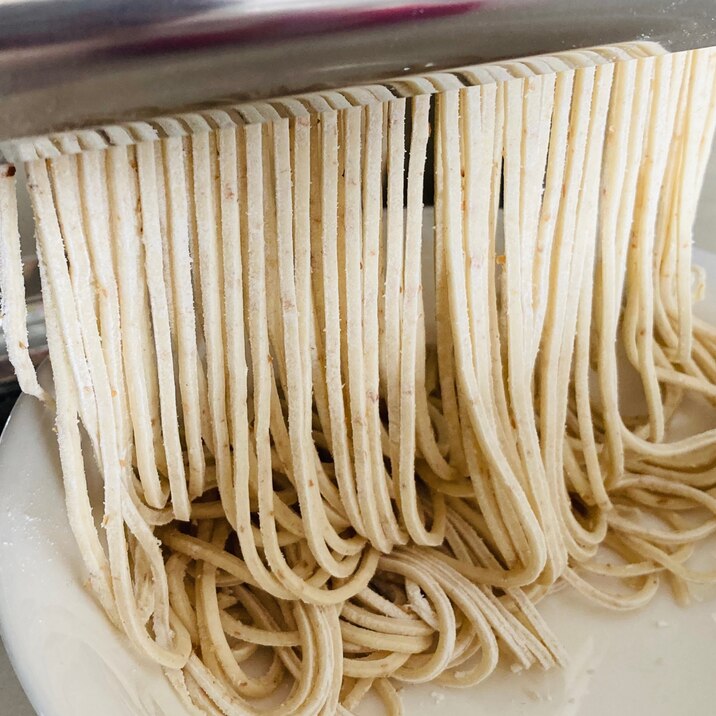 パスタマシーンで全粒粉入りラーメンの麺 レシピ 作り方 By 糖質オフにハマってます 楽天レシピ